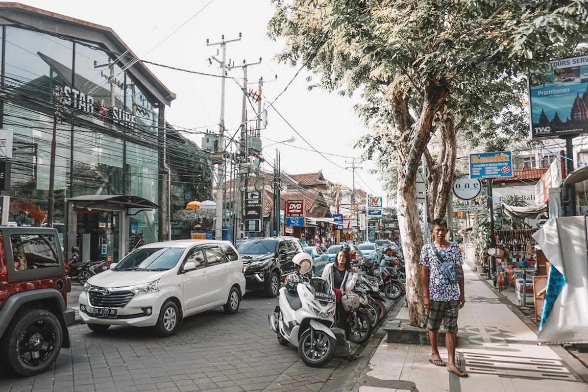 Bali Street Scooter Traffic — North Bali Airports